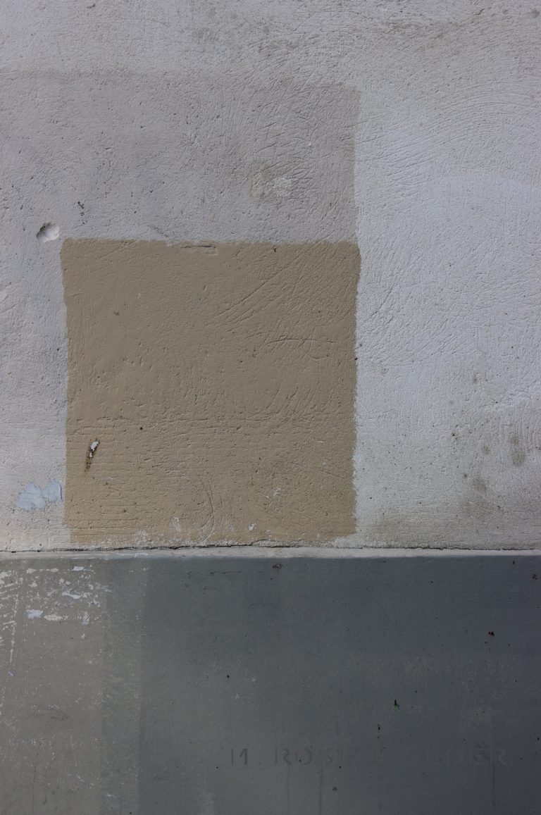 Beige - Gris, prise à Paris, France